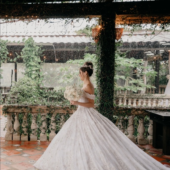 Designer Stephen Yearick ballgown wedding dress - Picture 3 of 4